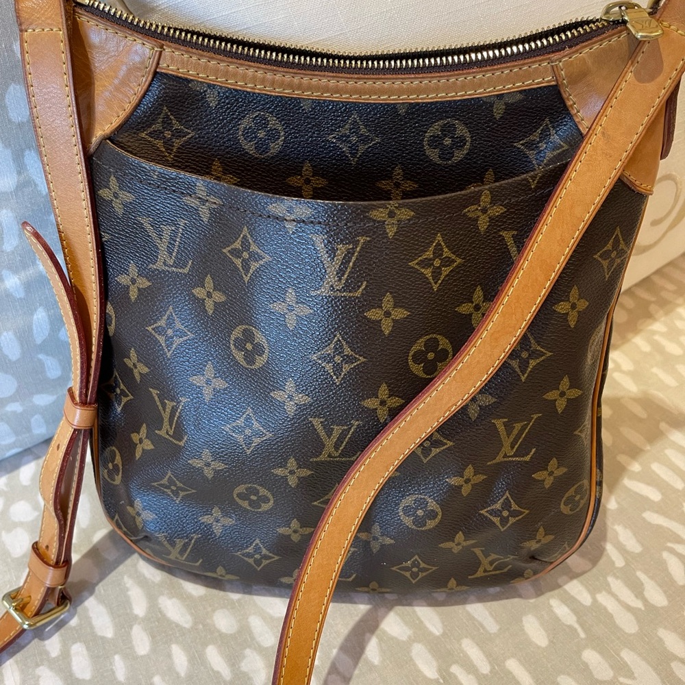 Louis Vuitton Monogram Canvas Cross Body